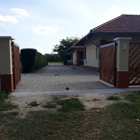 Bella Vendeghaz Morahalom